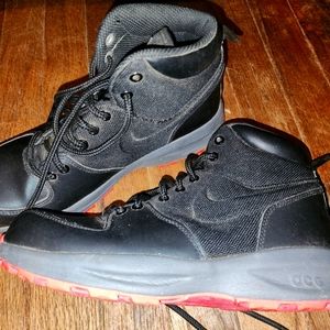 Nike Manoa Hiking Boots